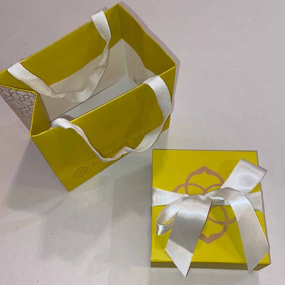 Kendra Scott Box with Bow and Bag